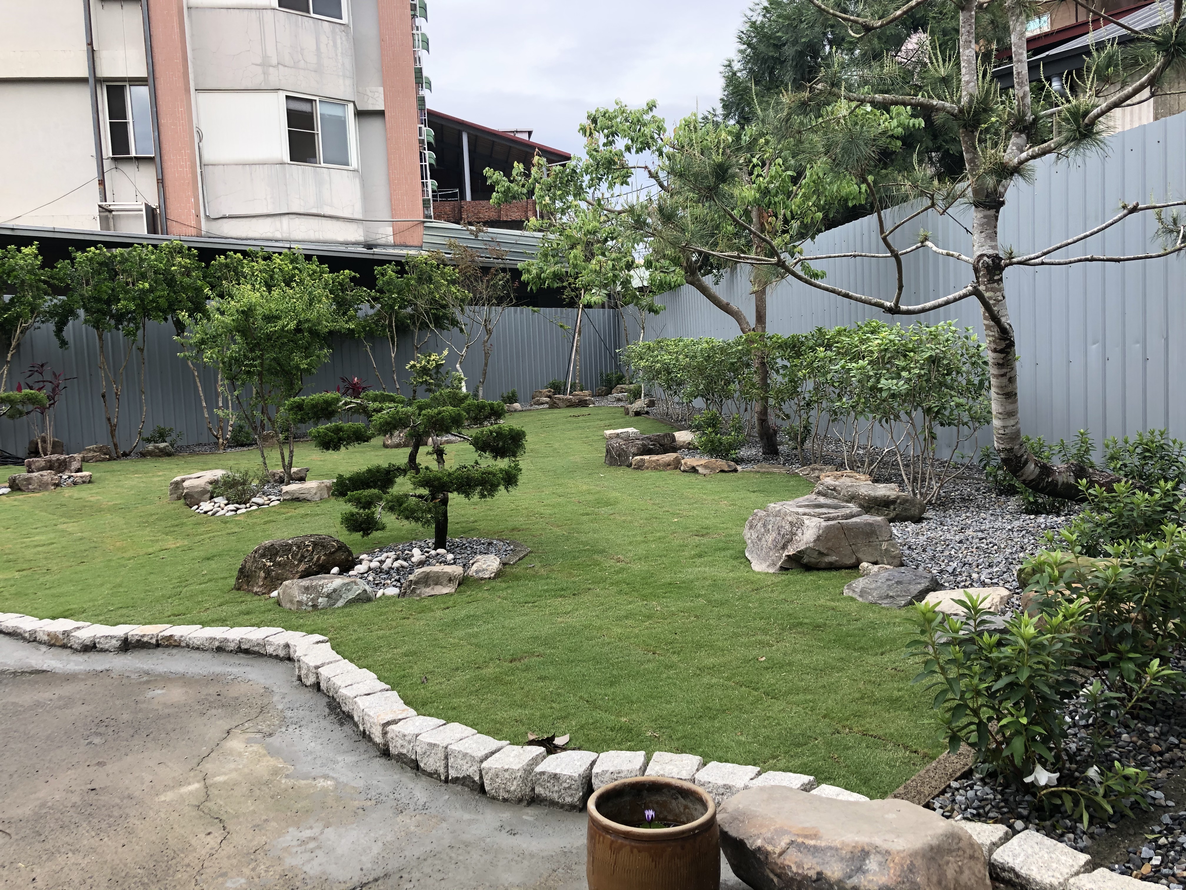 德華寺一隅