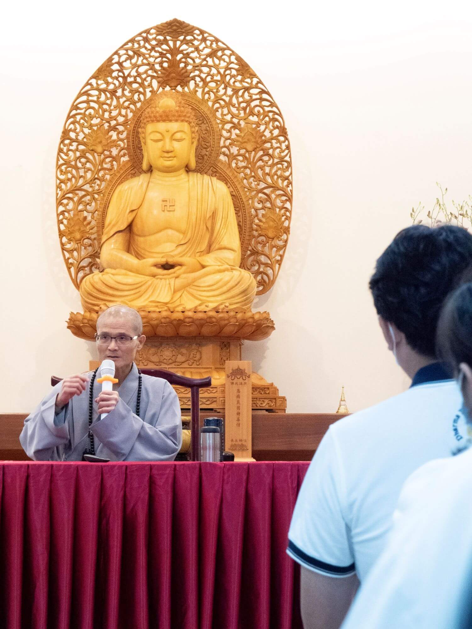 方丈和尚以「追求真理：心靈環保」為講題，分享16日將在新加坡國際佛教論壇的綱要，令在地40多位聽眾法喜充滿。